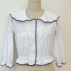 Urban Outfitters White Cropped Blouse NWT Scalloped Details Black Piping M